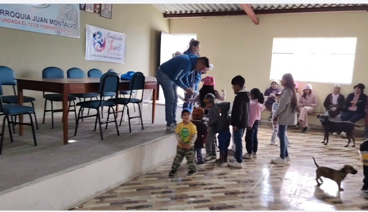 Actividad comunitaria con niñas y niños